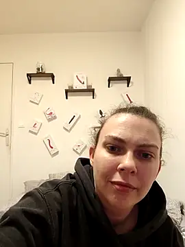 Snapshot of LEAsquirt91 chatting on 03.03.25 LEAsquirt91 online show from 03.03.25