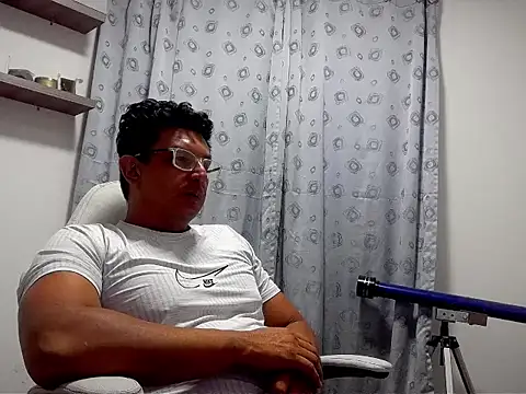 Snapshot of pedropicapi chatting on 10.16.25 pedropicapi online show from 10.16.25