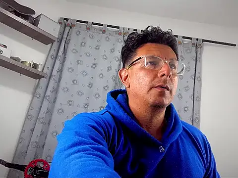 Snapshot of pedropicapi chatting on 10.23.25 pedropicapi online show from 10.23.25