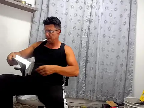 Snapshot of pedropicapi chatting on 11.13.25 pedropicapi online show from 11.13.25