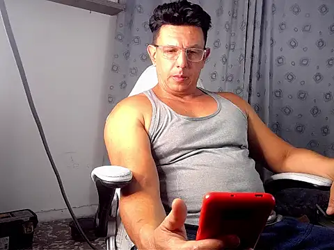 Snapshot of pedropicapi chatting on 11.17.25 pedropicapi online show from 11.17.25