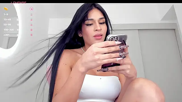 Snapshot of mia_yourmommy chatting on 12.06.24 mia yourmommy online show from 12.06.24