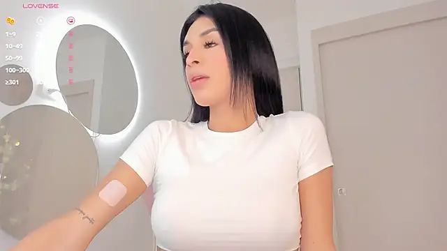 Snapshot of mia_yourmommy chatting on 02.27.25 mia yourmommy online show from 02.27.25