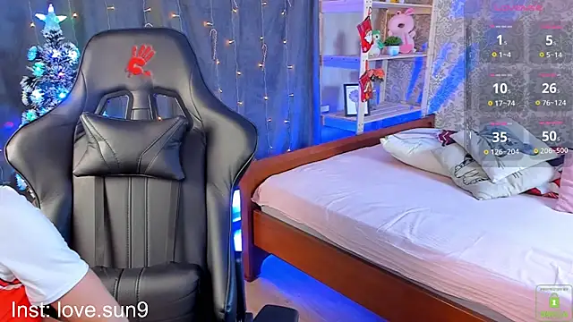 Snapshot of Michel_Momsen chatting on 12.19.24 Michel Momsen online show from 12.19.24