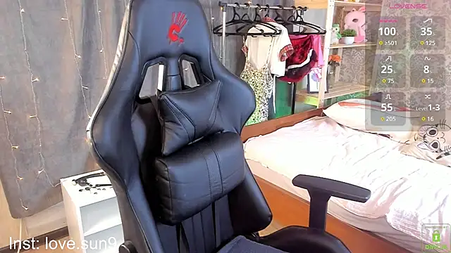 Snapshot of Michel_Momsen chatting on 02.13.25 Michel Momsen online show from 02.13.25