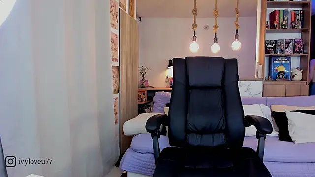 Snapshot of ivyloveu11 chatting on 02.28.26 ivyloveu11 online show from 02.28.26