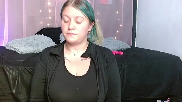 Snapshot of miley_jensen chatting on 12.19.24 miley jensen online show from 12.19.24