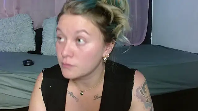 Snapshot of miley_jensen chatting on 12.22.24 miley jensen online show from 12.22.24