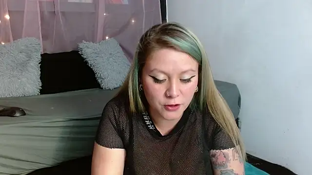 Snapshot of miley_jensen chatting on 01.09.25 miley jensen online show from 01.09.25