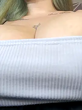 Snapshot of miley_jensen chatting on 03.19.25 miley jensen online show from 03.19.25