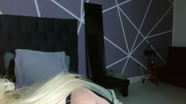 Snapshot of miley_jensen chatting on 09.19.25 miley jensen online show from 09.19.25