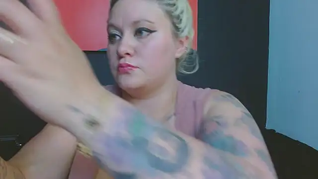 Snapshot of miley_jensen chatting on 10.17.25 miley jensen online show from 10.17.25