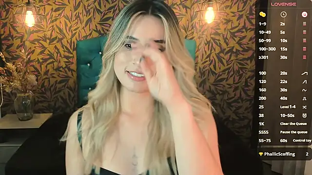 Snapshot of KiaraCarter chatting on 01.14.25 KiaraCarter online show from 01.14.25