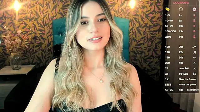 Snapshot of KiaraCarter chatting on 02.24.25 KiaraCarter online show from 02.24.25