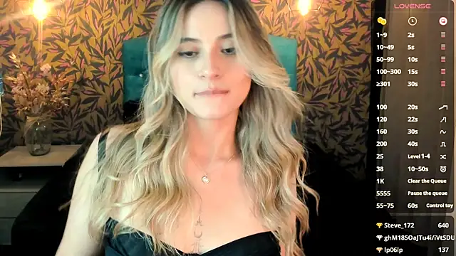 Snapshot of KiaraCarter chatting on 02.24.25 KiaraCarter online show from 02.24.25