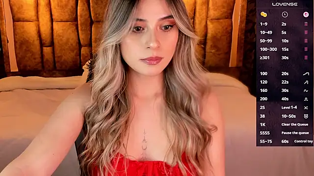 Snapshot of KiaraCarter chatting on 10.07.25 KiaraCarter online show from 10.07.25