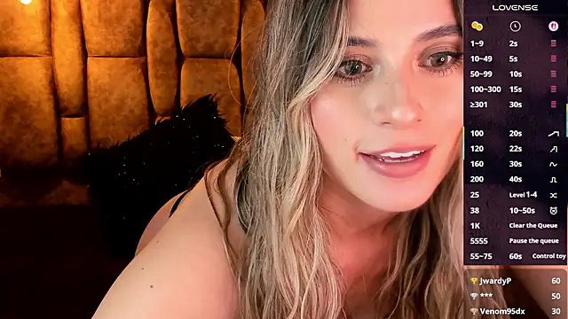 Snapshot of KiaraCarter chatting on 10.08.25 KiaraCarter online show from 10.08.25