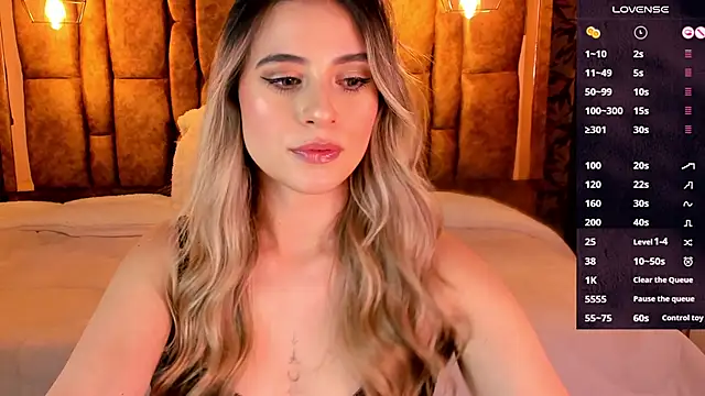 Snapshot of KiaraCarter chatting on 10.23.25 KiaraCarter online show from 10.23.25