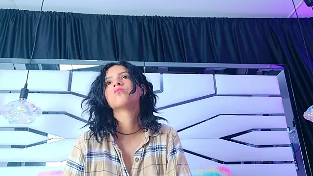 Iris Ross  online show from 03.11.25