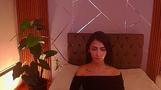Coralinnee  online show from 05.06.26