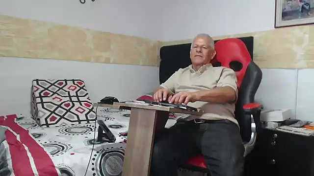 Snapshot of VALENTINO1983_ chatting on 09.28.25 VALENTINO1983 online show from 09.28.25