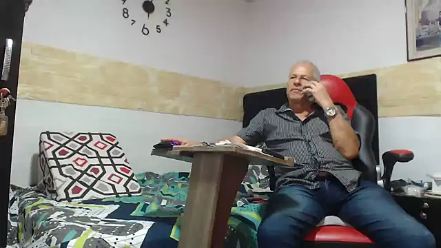 Snapshot of VALENTINO1983_ chatting on 11.13.25 VALENTINO1983 online show from 11.13.25