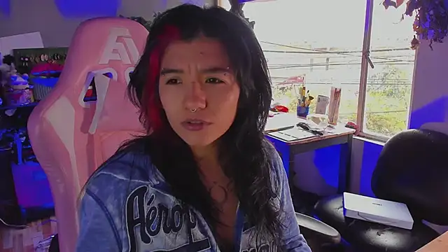 annie walker6 online show from 12.05.25