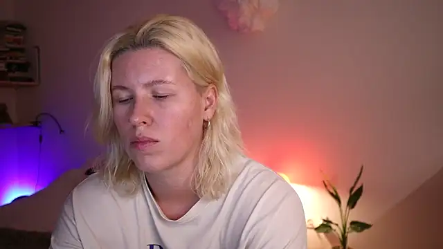 Snapshot of moonamii chatting on 01.16.25 moonamii online show from 01.16.25