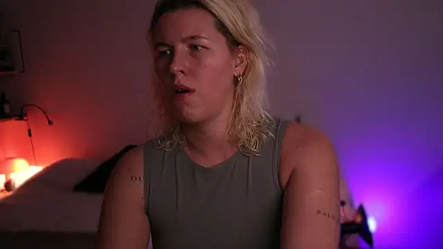 Snapshot of moonamii chatting on 02.24.25 moonamii online show from 02.24.25