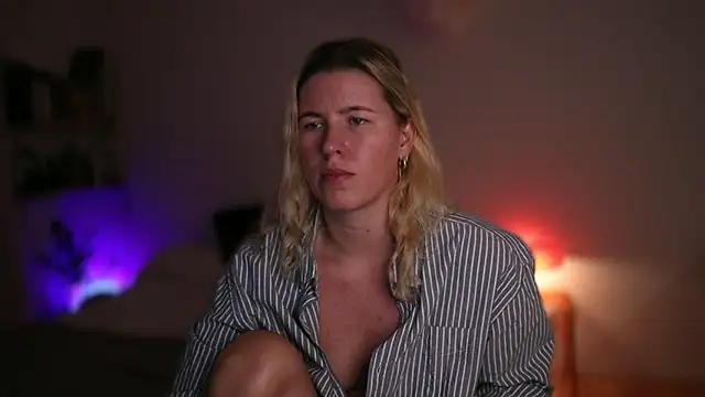 Snapshot of moonamii chatting on 09.16.25 moonamii online show from 09.16.25