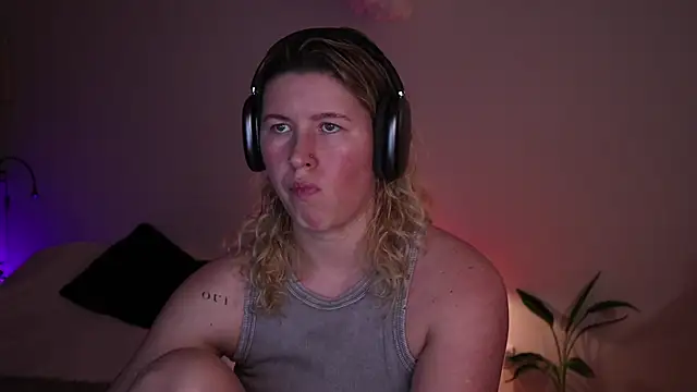 moonamii online show from 12.04.25