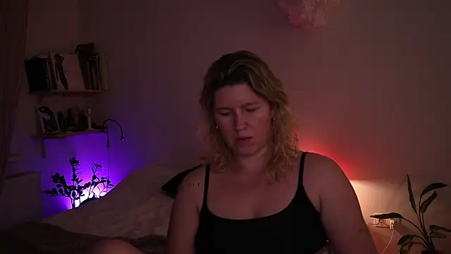 moonamii online show from 12.13.25