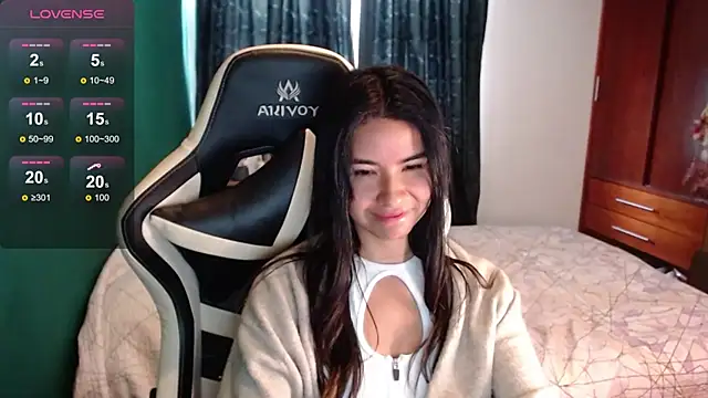 Snapshot of alice_middlee chatting on 06.17.26 alice middlee online show from 06.17.26
