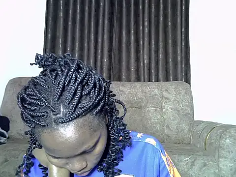 Snapshot of AurelAda chatting on 11.21.25 AurelAda online show from 11.21.25