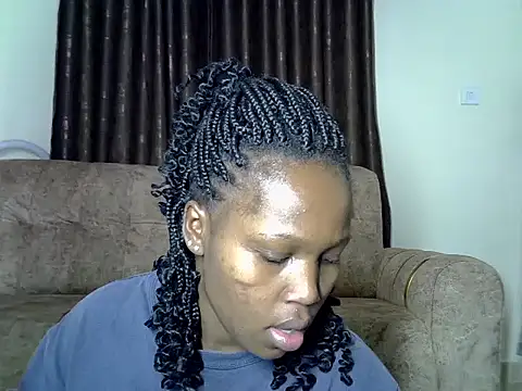 Snapshot of AurelAda chatting on 11.27.25 AurelAda online show from 11.27.25