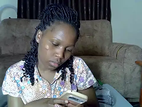 Snapshot of AurelAda chatting on 11.28.25 AurelAda online show from 11.28.25