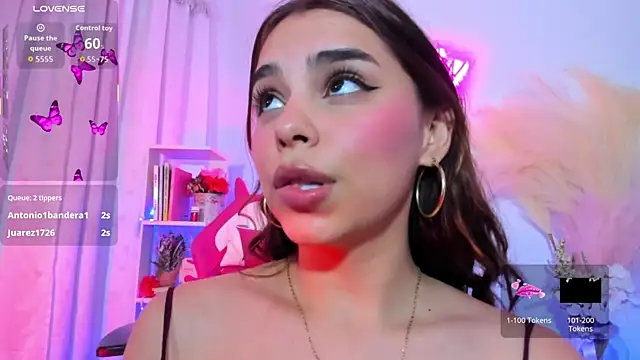 Snapshot of crisbell_lopez chatting on 10.13.25 crisbell lopez online show from 10.13.25