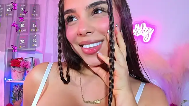 Snapshot of crisbell_lopez chatting on 11.21.25 crisbell lopez online show from 11.21.25