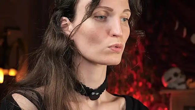 Snapshot of yulladao chatting on 10.28.25 yulladao online show from 10.28.25