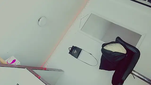 Snapshot of candy_kendall chatting on 02.15.25 candy kendall online show from 02.15.25