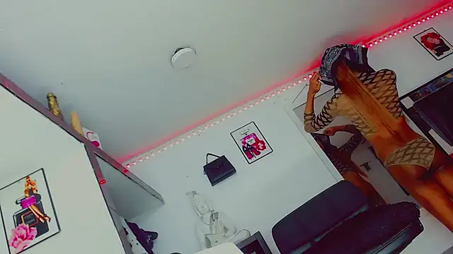 Snapshot of candy_kendall chatting on 09.19.25 candy kendall online show from 09.19.25