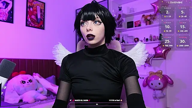 HolliWould  online show from 04.26.26