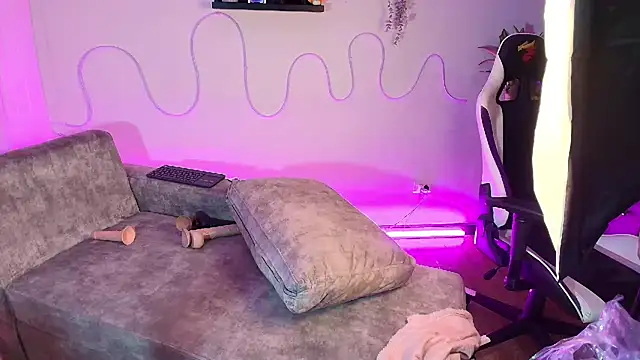 Snapshot of a_belladanger chatting on 02.27.25 a belladanger online show from 02.27.25