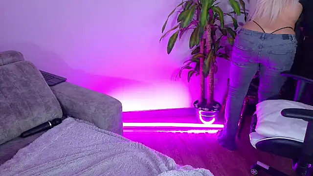 Snapshot of a_belladanger chatting on 01.15.26 a belladanger online show from 01.15.26