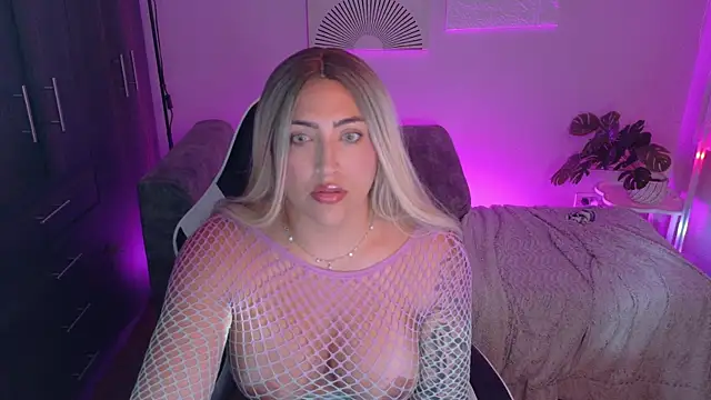 Snapshot of a_belladanger chatting on 04.12.26 a belladanger online show from 04.12.26