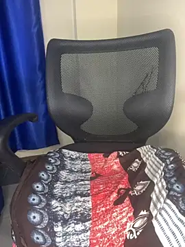 Snapshot of sweetestval chatting on 11.18.25 sweetestval online show from 11.18.25