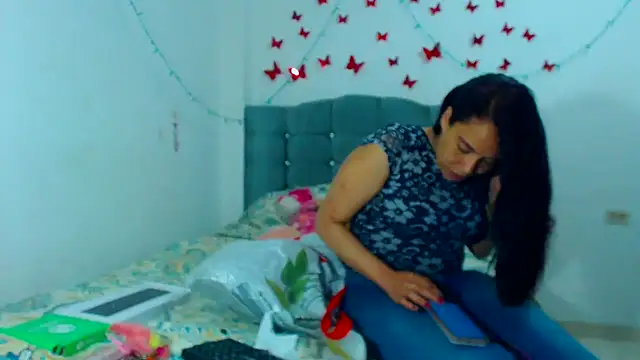 AmaraRoberts420 online show from 01.23.25