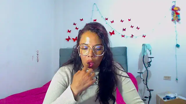 AmaraRoberts420 online show from 03.18.25