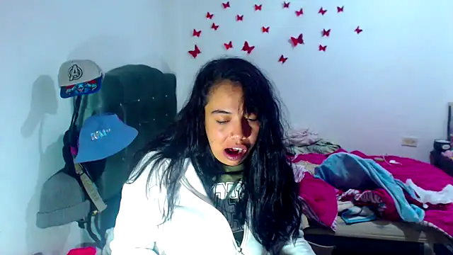 AmaraRoberts420 online show from 09.13.25