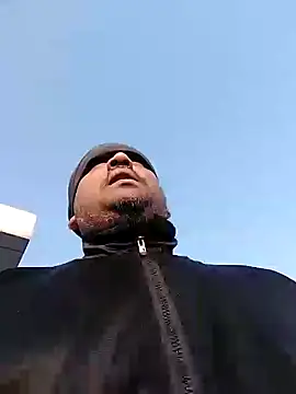 Dick 6inches online show from 02.05.25